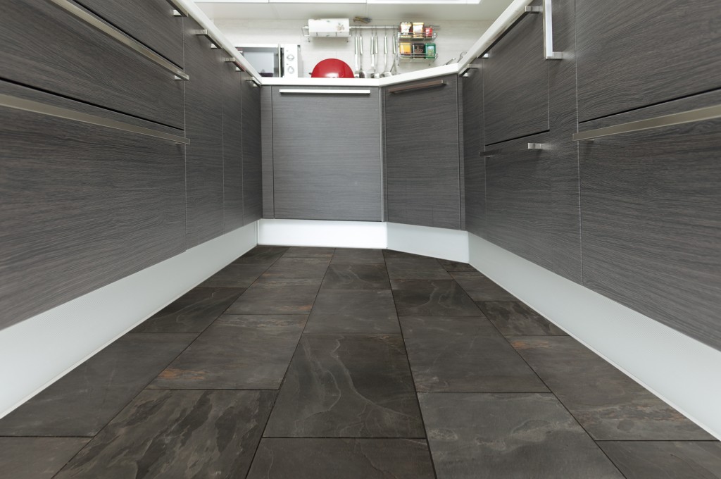 roterra-slate-indian-black12x24-room