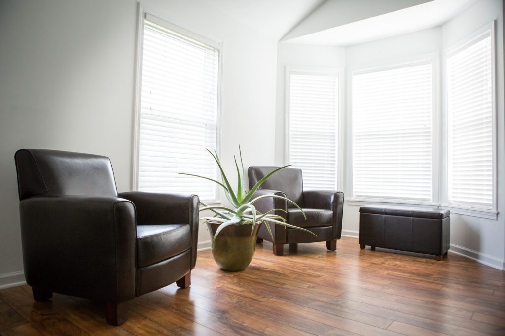 how to make laminate wood floors shine